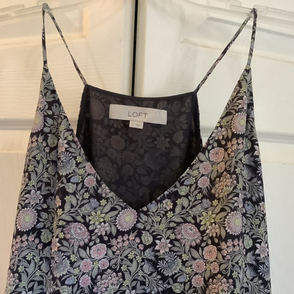 Loft Flowy Gray Dark Floral Spaghetti Strap Top. Size M. - Picture 3 of 8